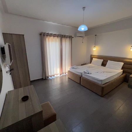 Hotel Irini Sarandë エクステリア 写真