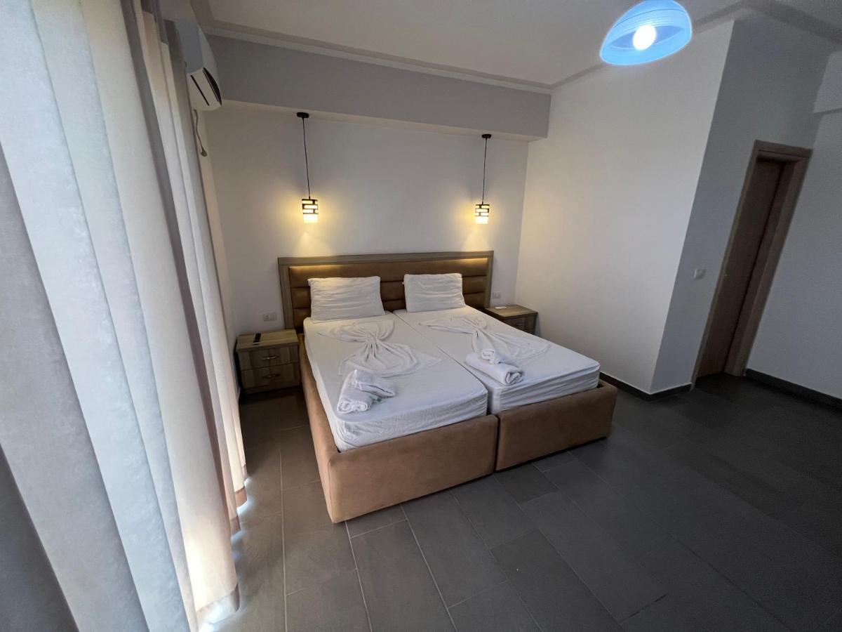 Hotel Irini Sarandë エクステリア 写真