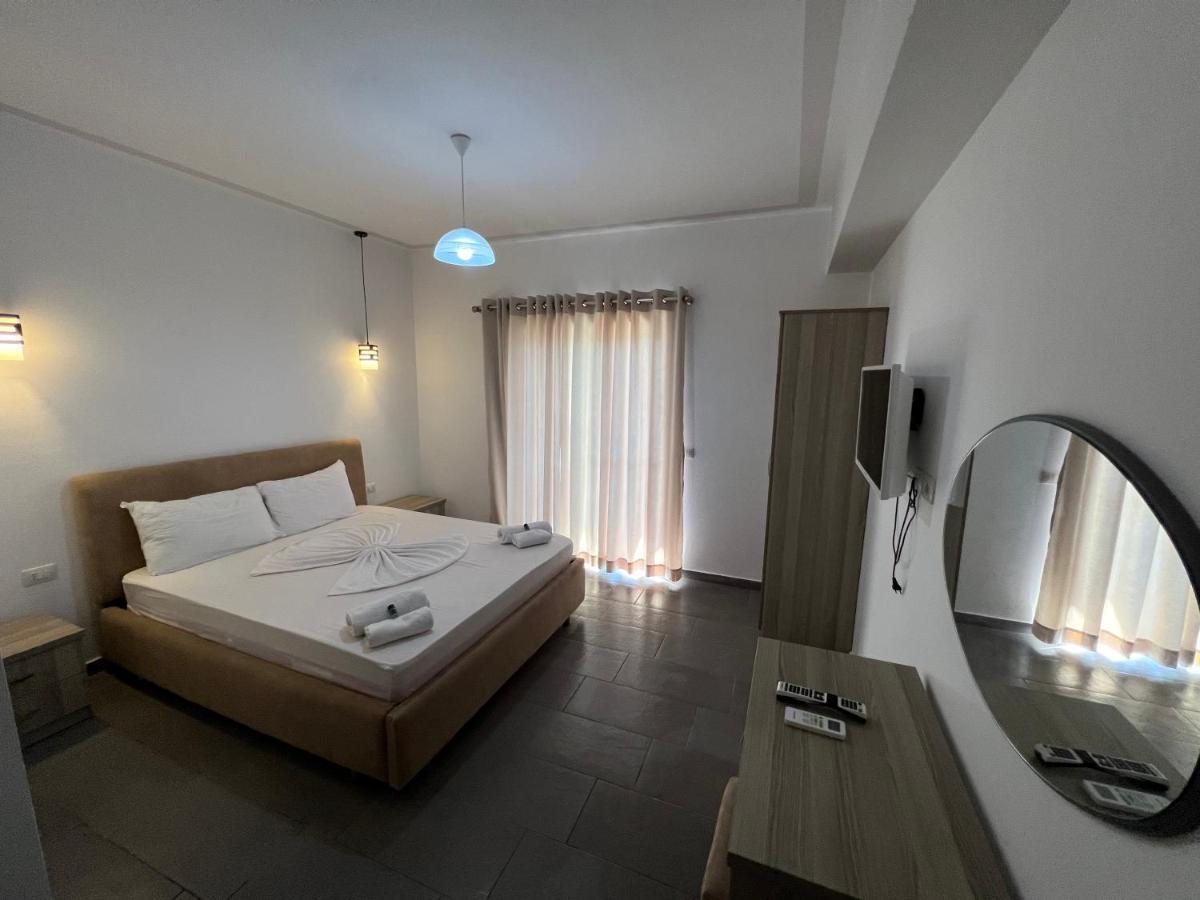 Hotel Irini Sarandë エクステリア 写真