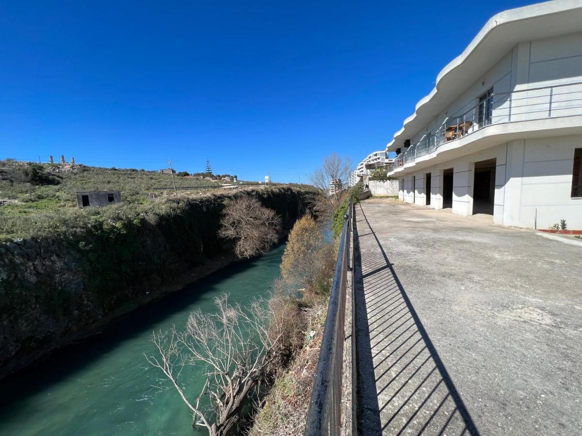 Hotel Irini Sarandë エクステリア 写真