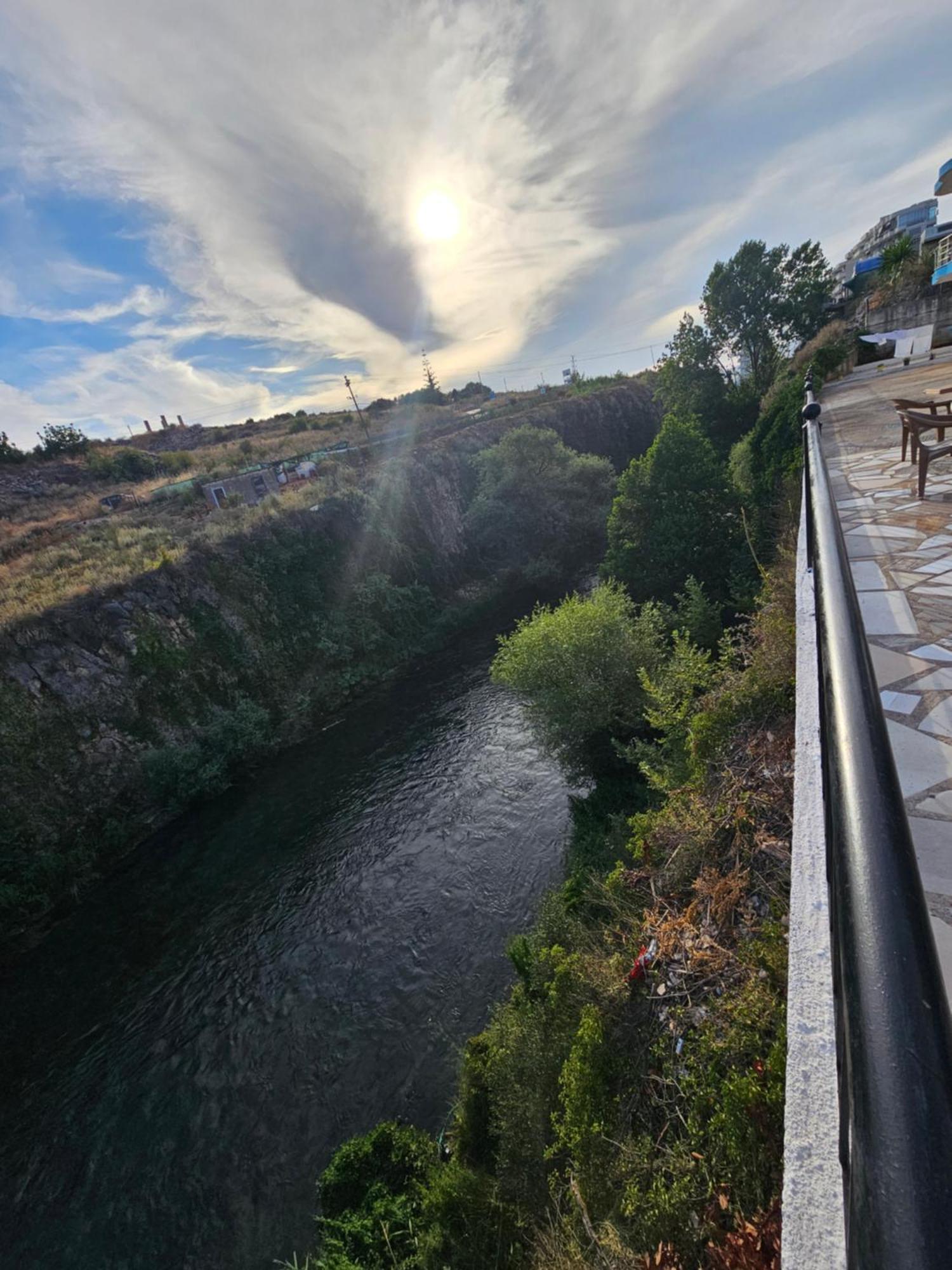 Hotel Irini Sarandë エクステリア 写真