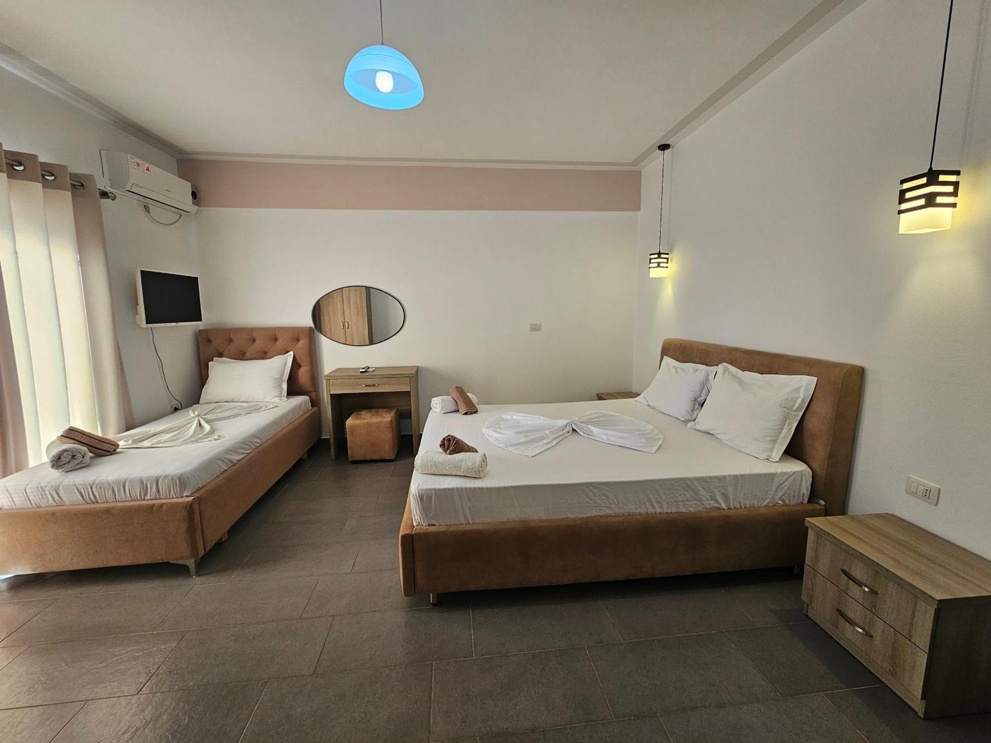 Hotel Irini Sarandë エクステリア 写真