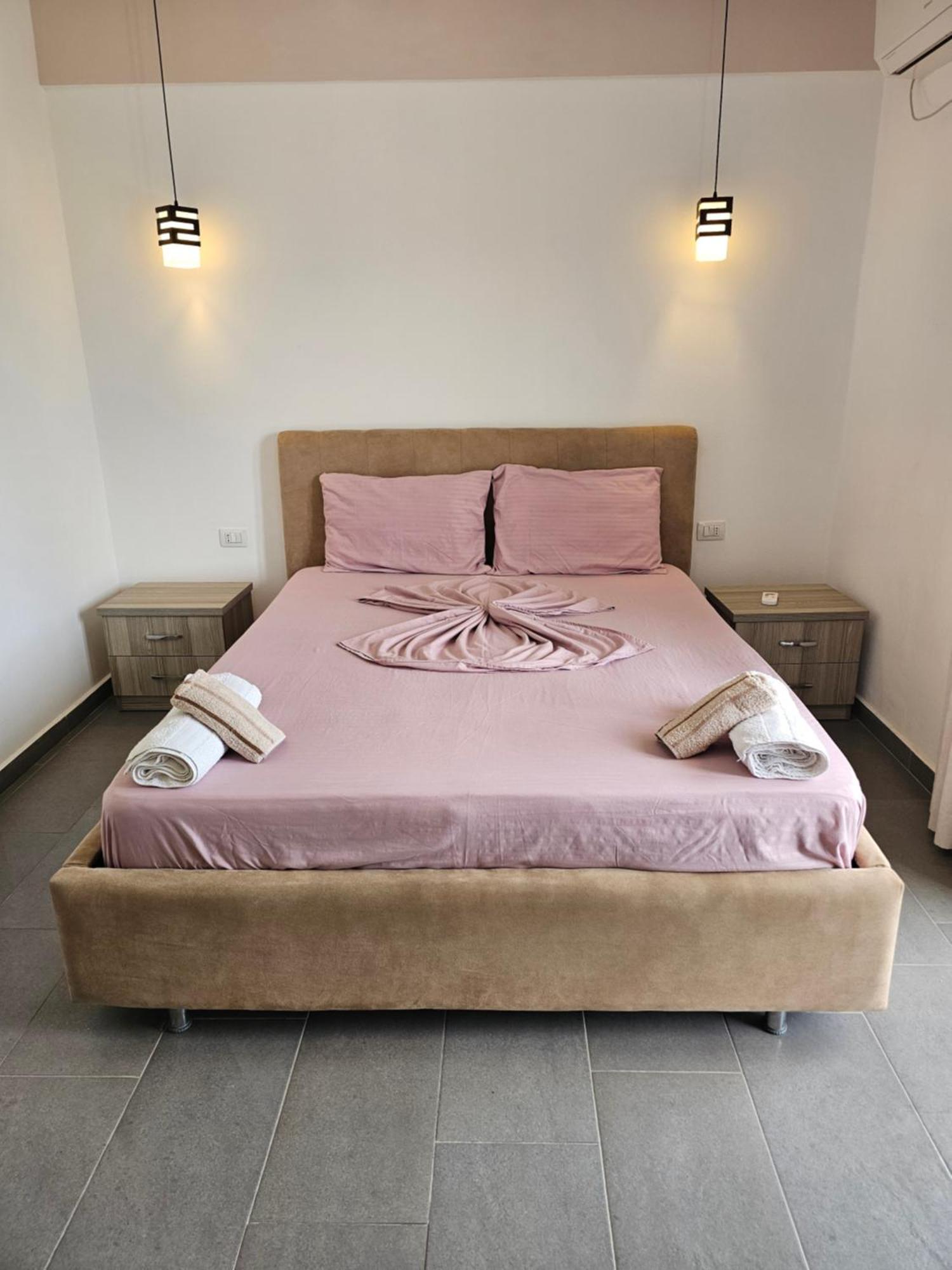Hotel Irini Sarandë エクステリア 写真