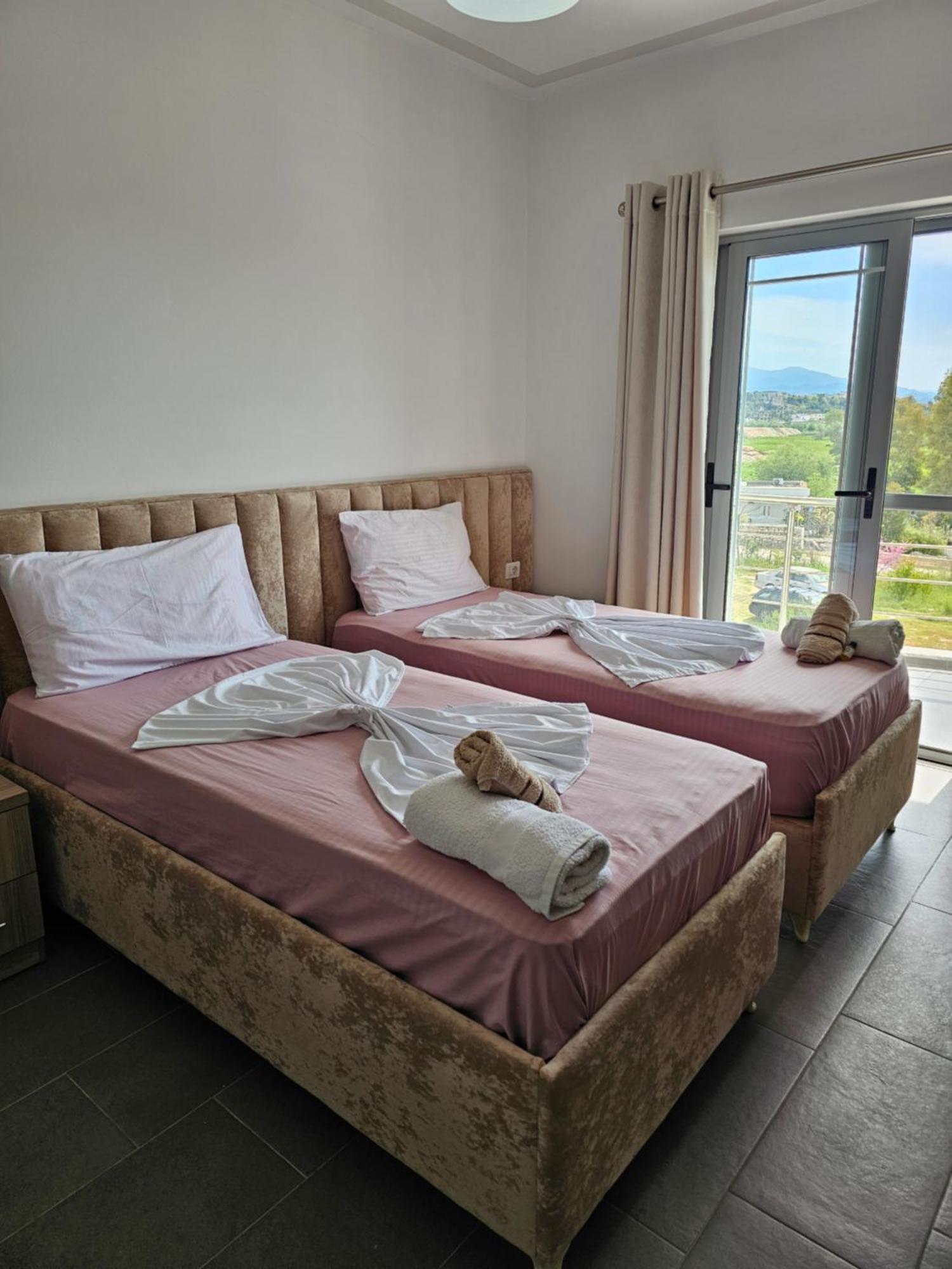 Hotel Irini Sarandë エクステリア 写真