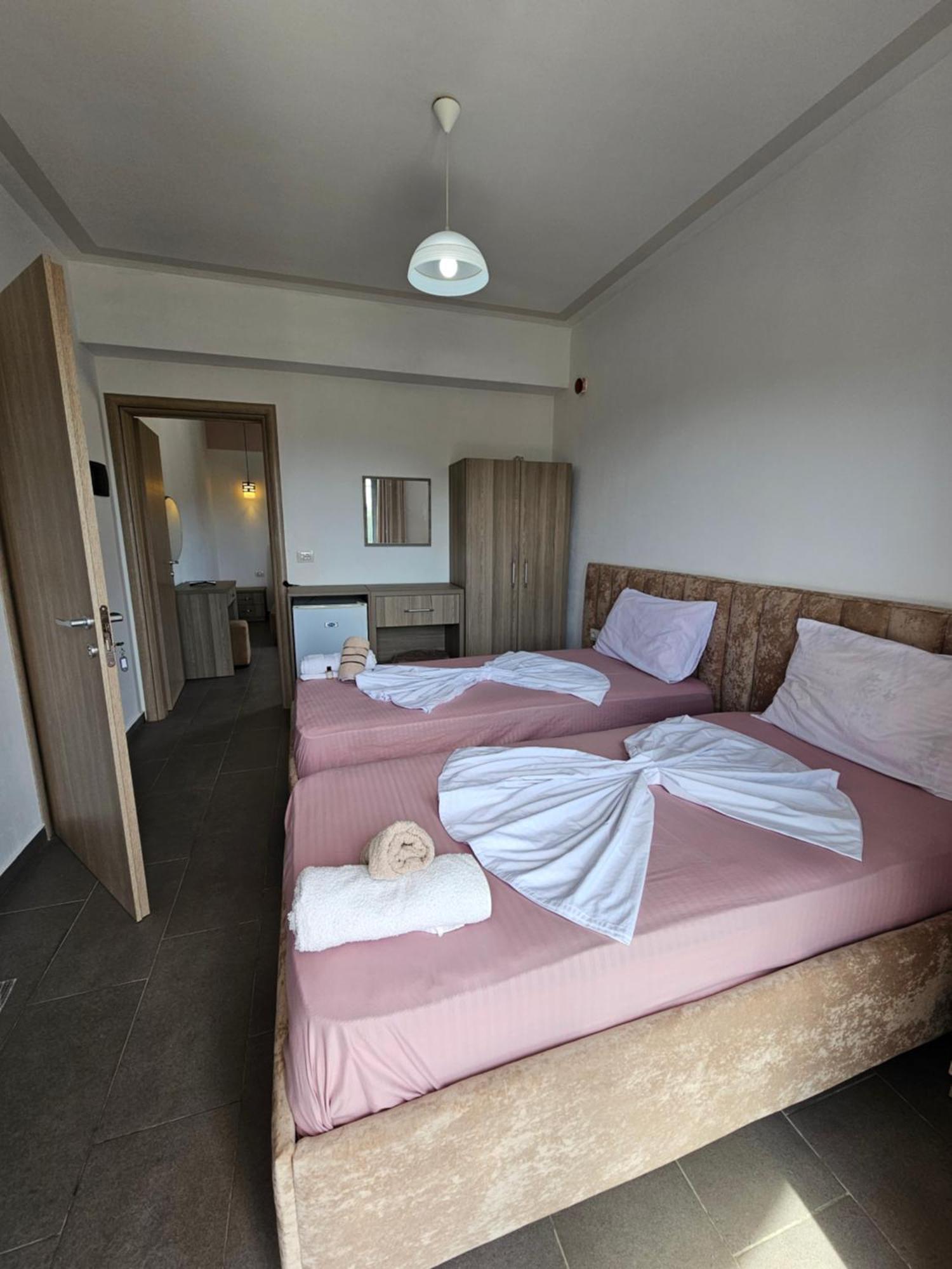 Hotel Irini Sarandë エクステリア 写真
