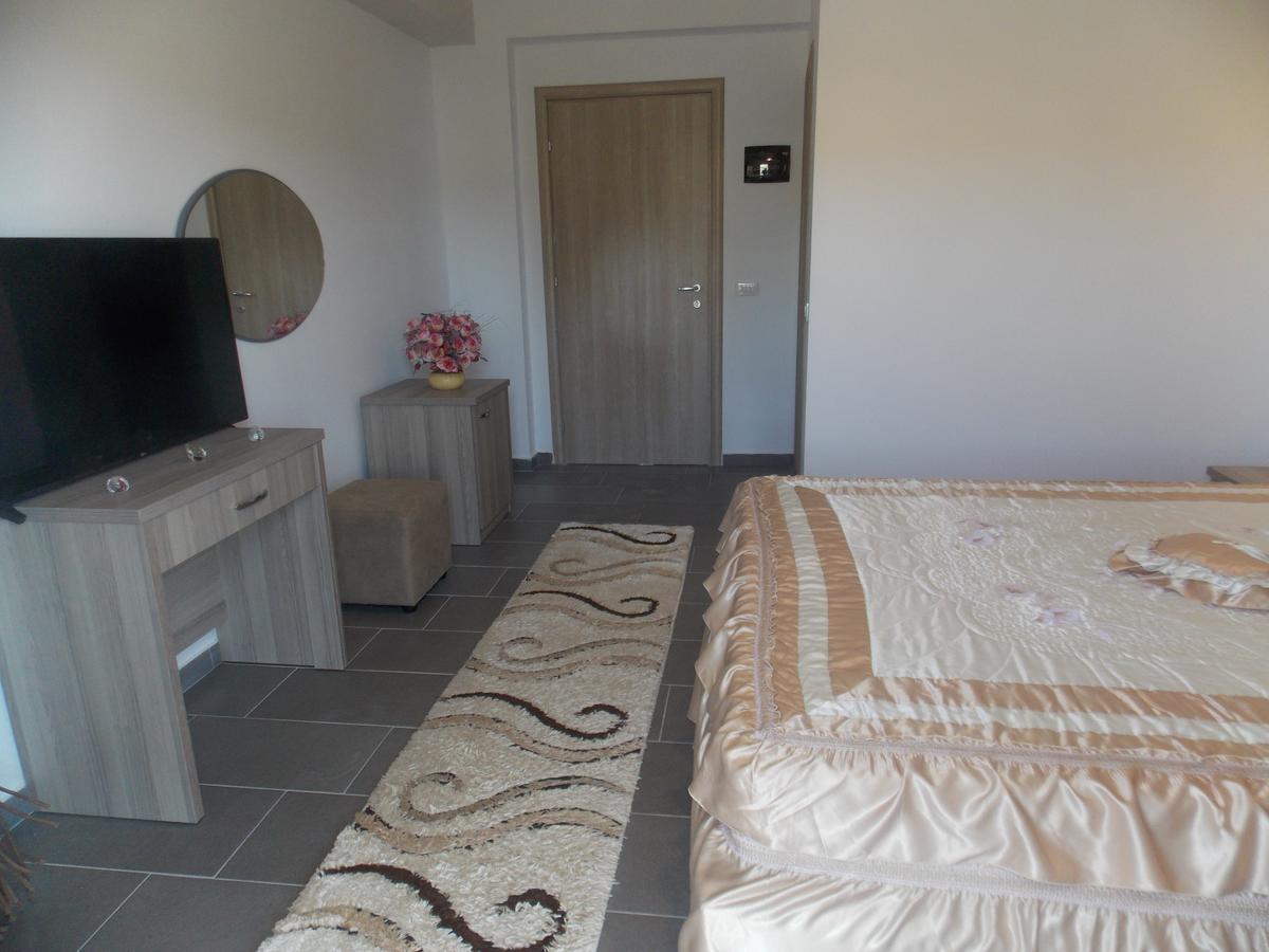 Hotel Irini Sarandë エクステリア 写真
