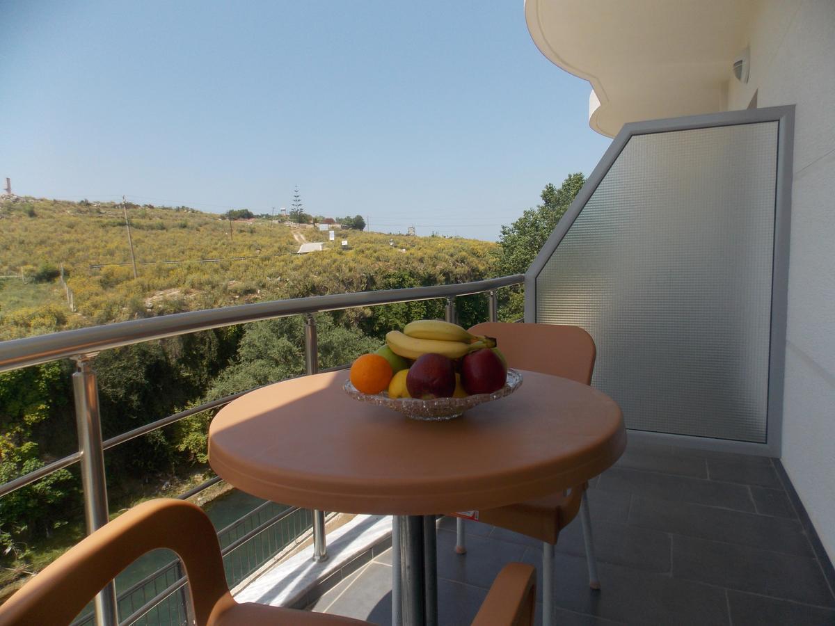 Hotel Irini Sarandë エクステリア 写真