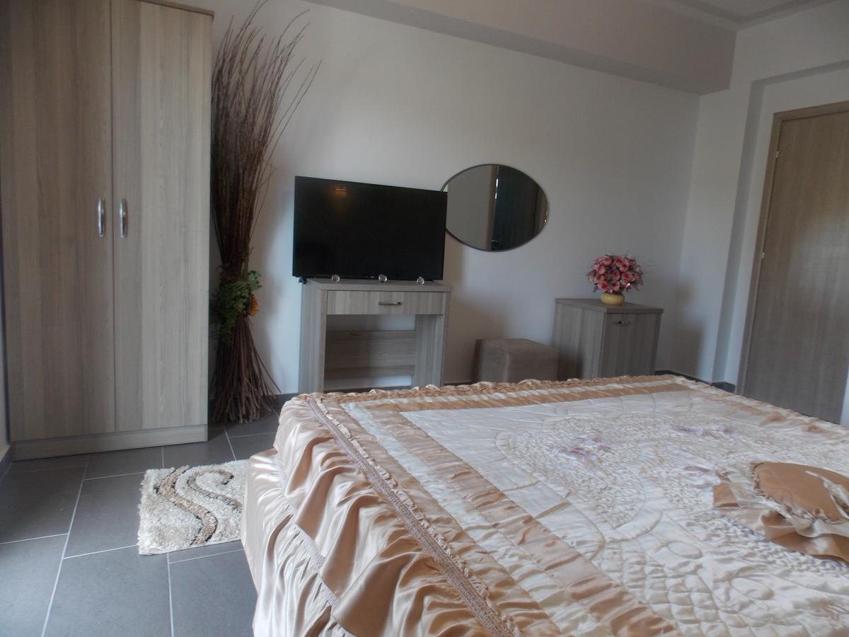 Hotel Irini Sarandë エクステリア 写真