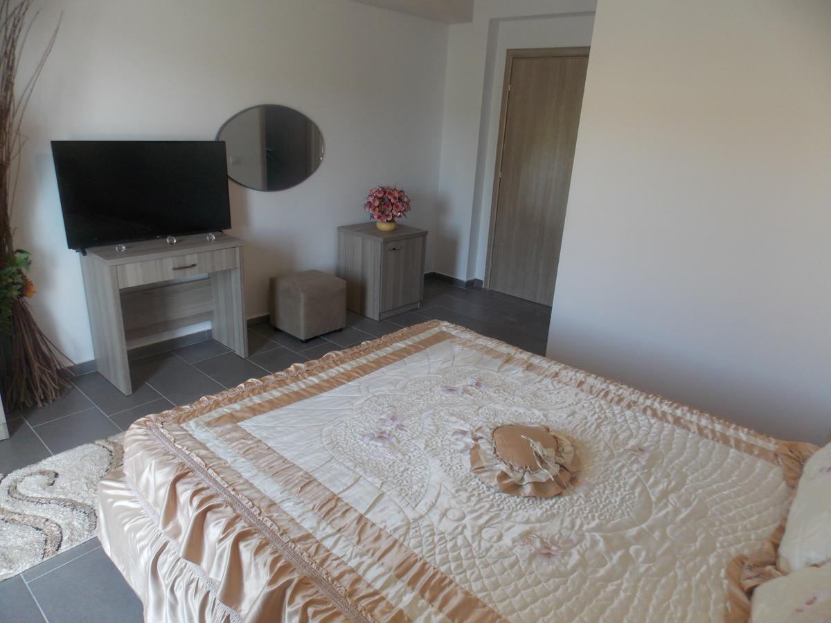 Hotel Irini Sarandë エクステリア 写真