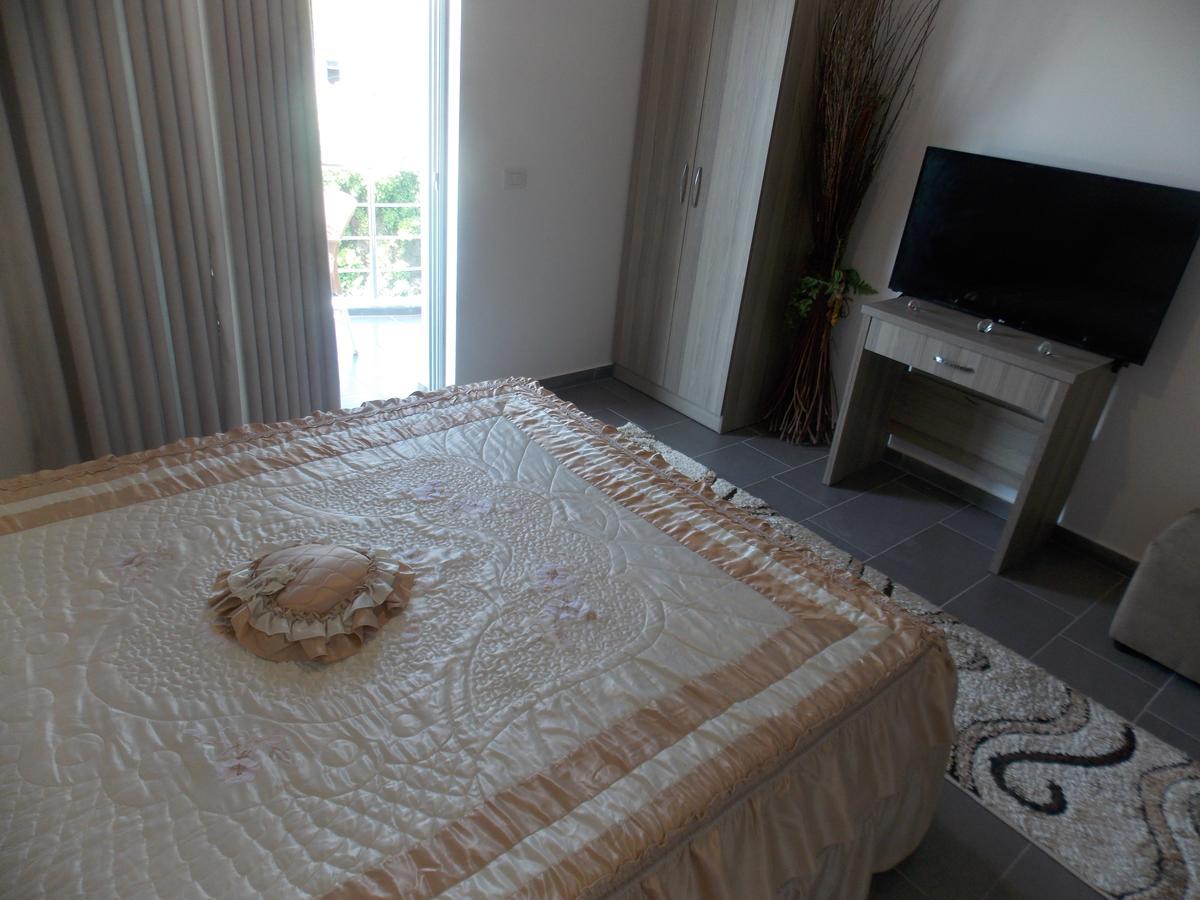 Hotel Irini Sarandë エクステリア 写真